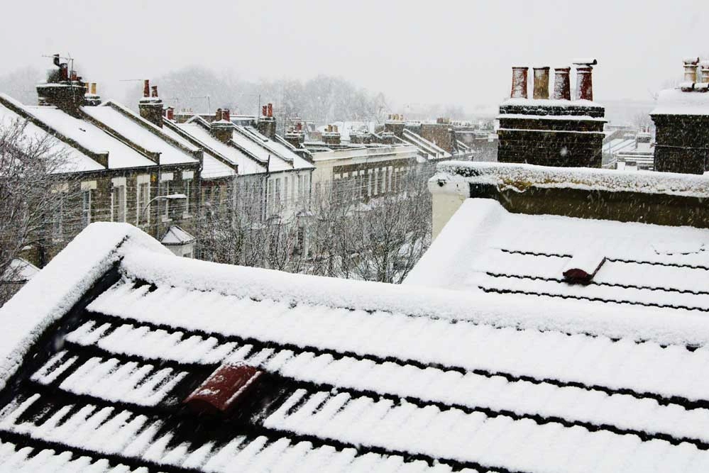 Glad dak door sneeuw